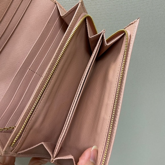Authentic Prada Saffiano wallet - Picture 6 of 10